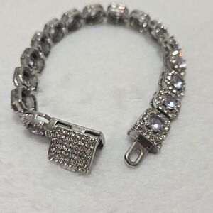 Silver Bracelet with Sparkling Crystals